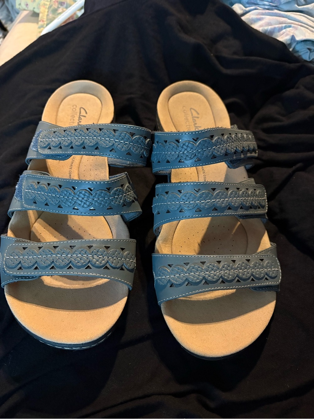 Clarks Women's Blue Triple-Strap Scalloped Sandals - Picture 2 of 2